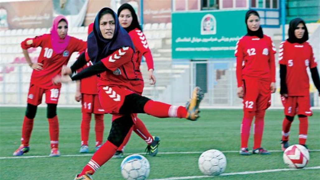 لاعبات منتخب افغانستان لكرة القدم ينجحن في الهروب إلى باكستان (فيديو)