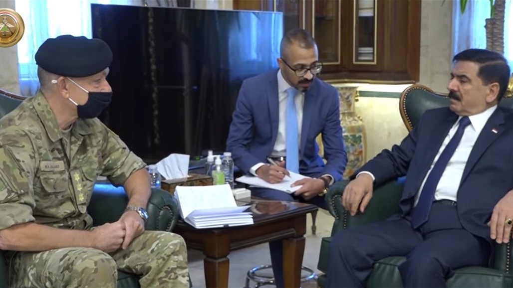 وزير الدفاع وقائد حلف الناتو يبحثان سبل التعاون المشترك بين البلدين