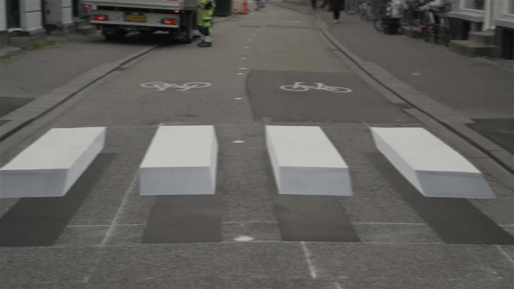 دولة اوروبية تبدأ تطبيق "معابر المشاة ثلاثية الأبعاد" لاجبار السائقين على التوقف (فيديو)