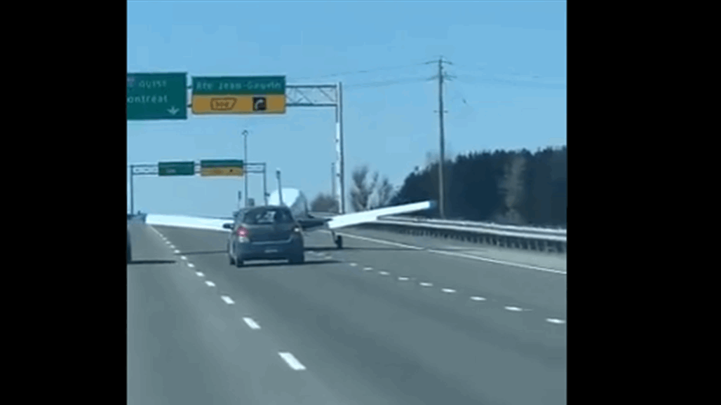 خلل فني يجبر طائرة على الهبوط وسط طريق سريع مزدحم (فيديو)