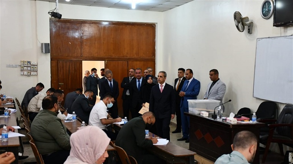 زيدان يتفقد امتحان الكفاءة للمتقدمين الى المعهد القضائي (صور)