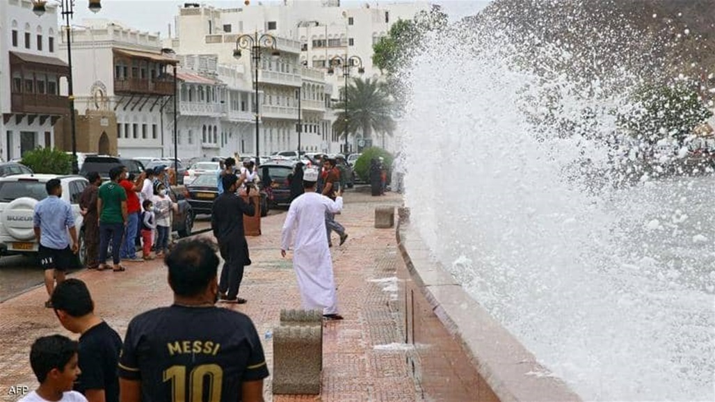 مع استمرار الامطار الغزيرة والعواصف.. عُمان تحذر مجددا من إعصار "شاهين" 