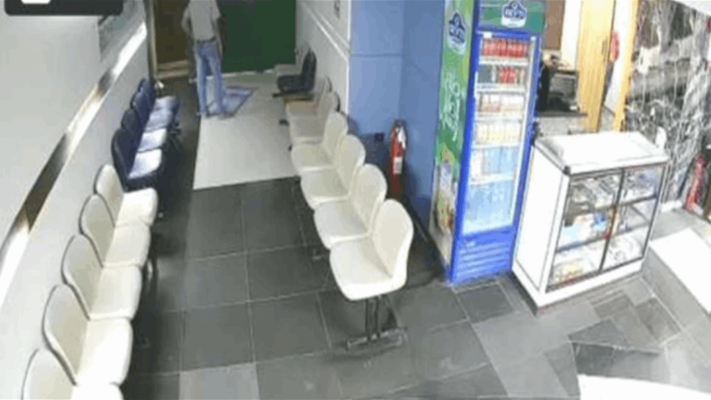 وفاة شاب أثناء الصلاة في مقر عمله (فيديو) 