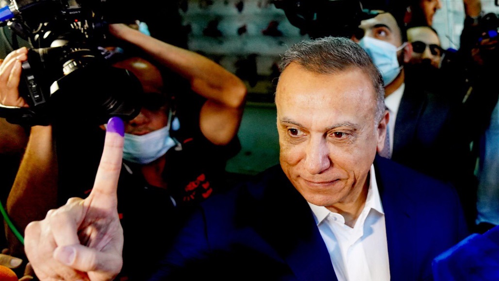 الكاظمي يغرد بشأن الانتخابات بعد الادلاء بصوته 