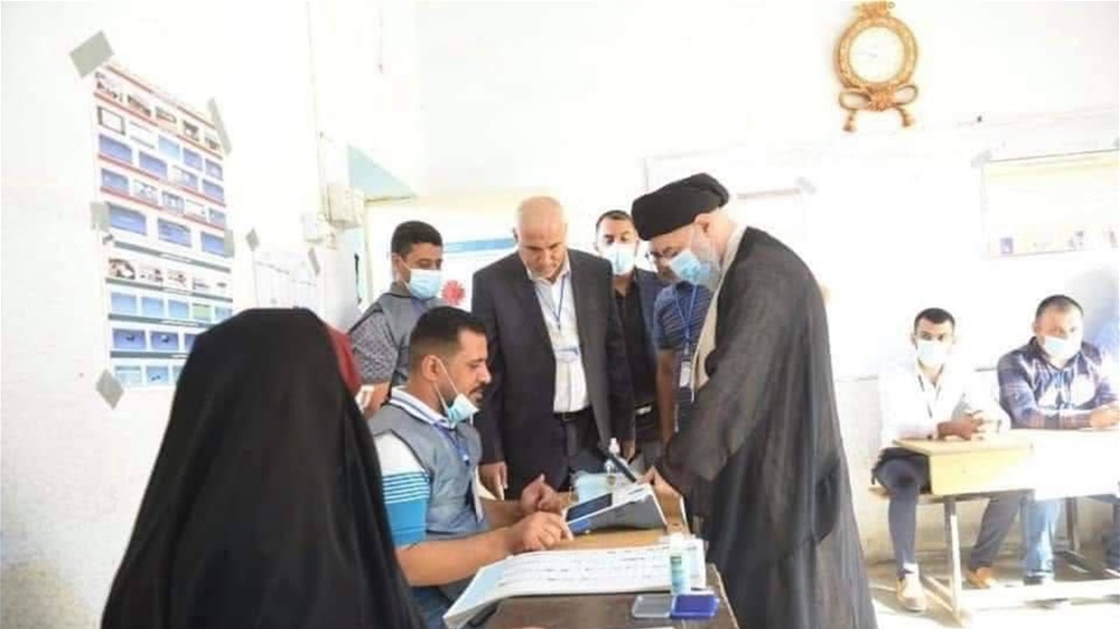 وكيل المرجعية الدينية السيد احمد الصافي يُدلي بصوته في الانتخابات النيابية 