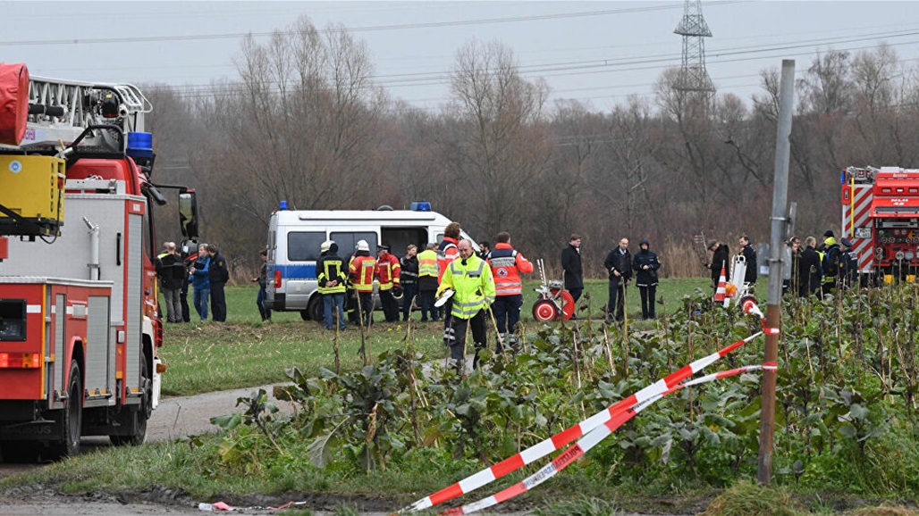 حادث مأساوي.. مقتل ثلاثة أشخاص بتحطم مروحية جنوبي ألمانيا (فيديو)