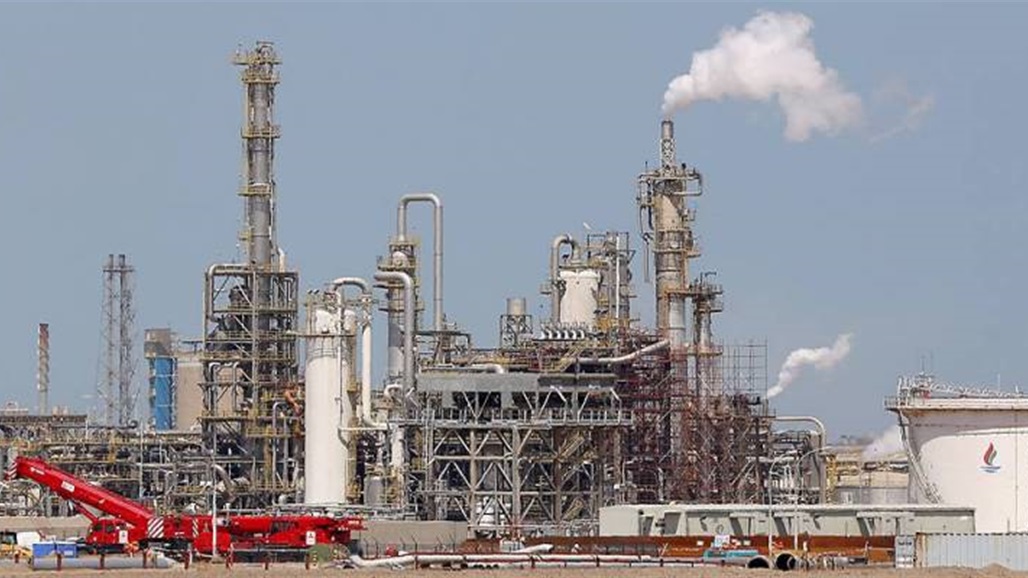 حريق يلتهم مصفى نفطي في الكويت (فيديو)