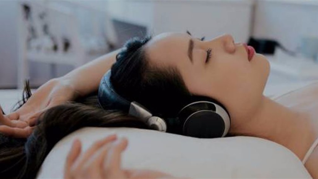"صحتكم في خطر".. دراسة تحذر من سماع الموسيقى قبل النوم