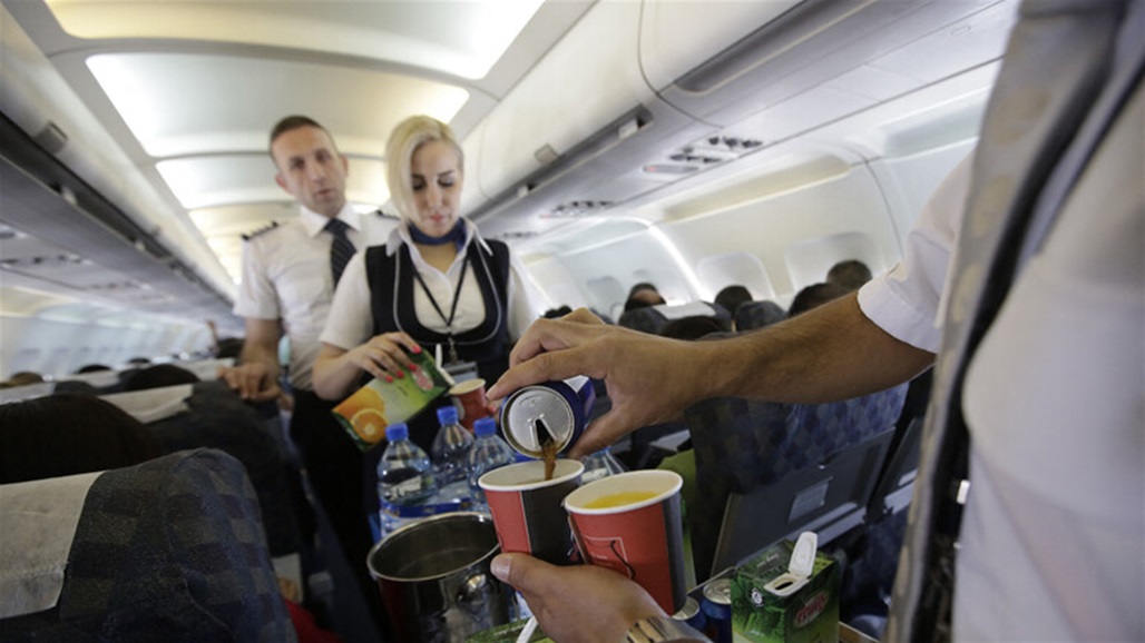 مضيف جوي يكشف عن أغرب سؤال طرح عليه من قبل المسافرين (فيديو)