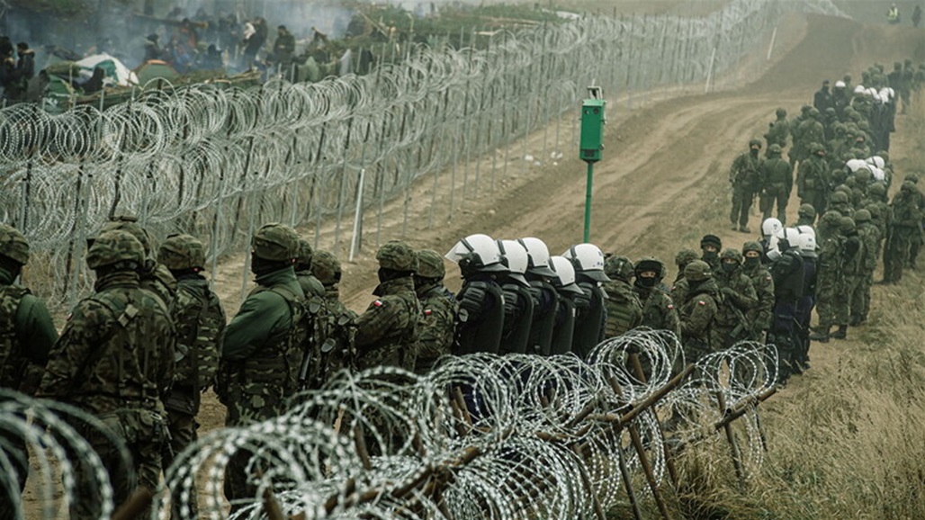 أزمة المهاجرين تدفع بولندا لبناء سياج على حدود بيلاروس