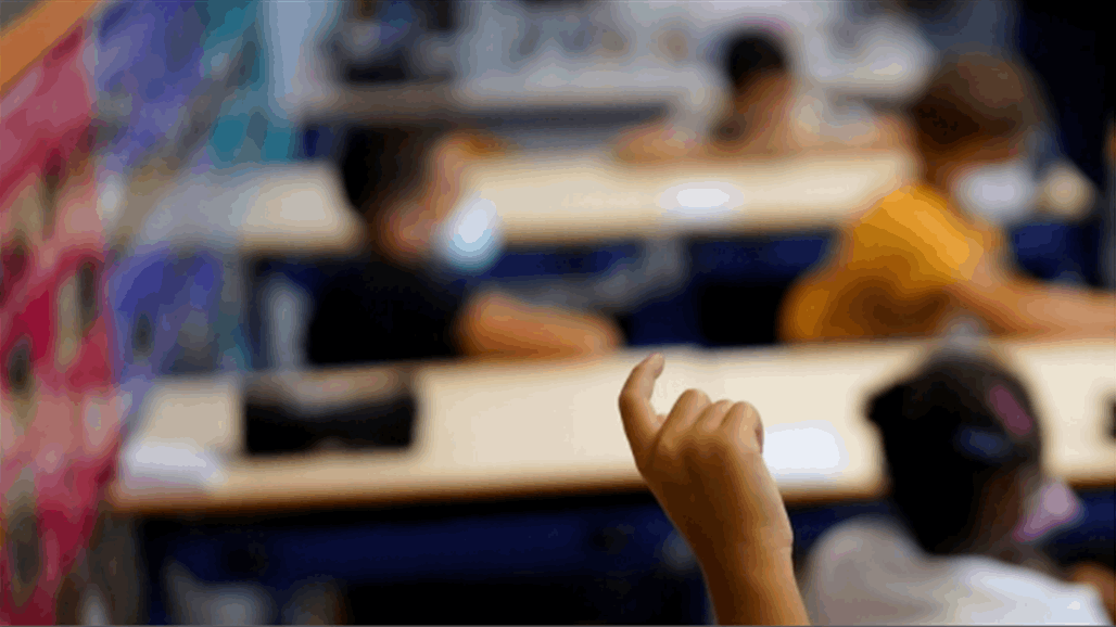 بسبب كمامة.. فصل معلمة لمدة أسبوع في فرنسا!