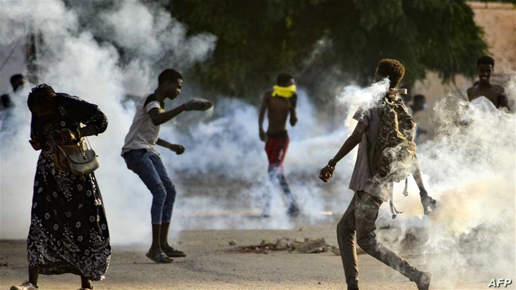 السودان.. إطلاق قنابل غاز مسيل للدموع على متظاهرين معارضين للجيش 