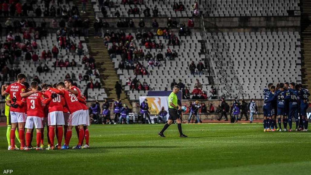 متحور "أوميكرون" يصل إلى الملاعب.. 13 إصابة في ناد واحد!