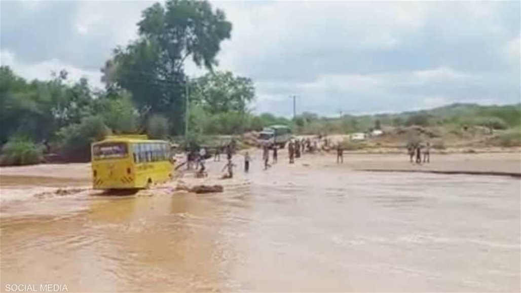 فيديو يوثق لحظة غرق حافلة بمن فيها ومصرع 31 راكبا