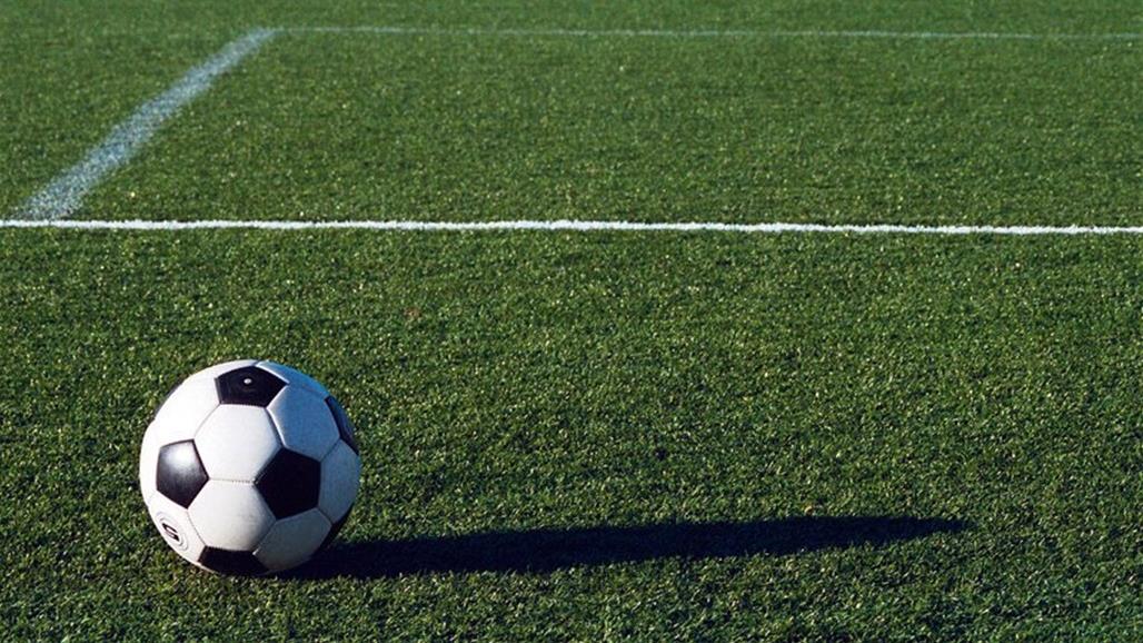 "موت الفجأة" يجتاح ملاعب كرة القدم ويخطف ثلاثة لاعبين ومدرب 