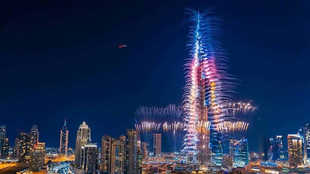 بالفيديو.. دبي تدخل العام الجديد 2022 بأجواء "مبهرة"