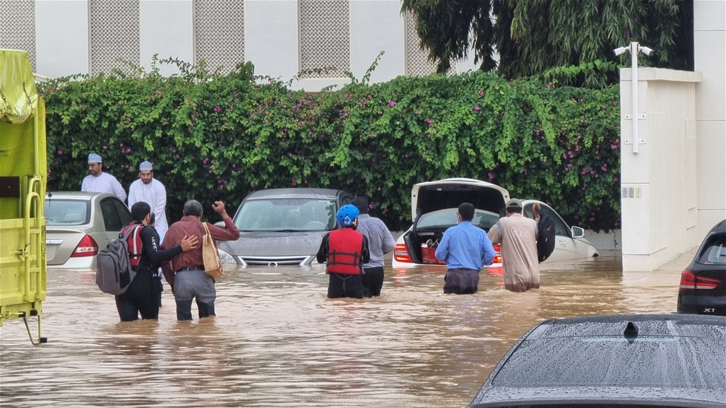 بسبب الامطار.. غرق عدد من المناطق في دولة عربية (فيديو)