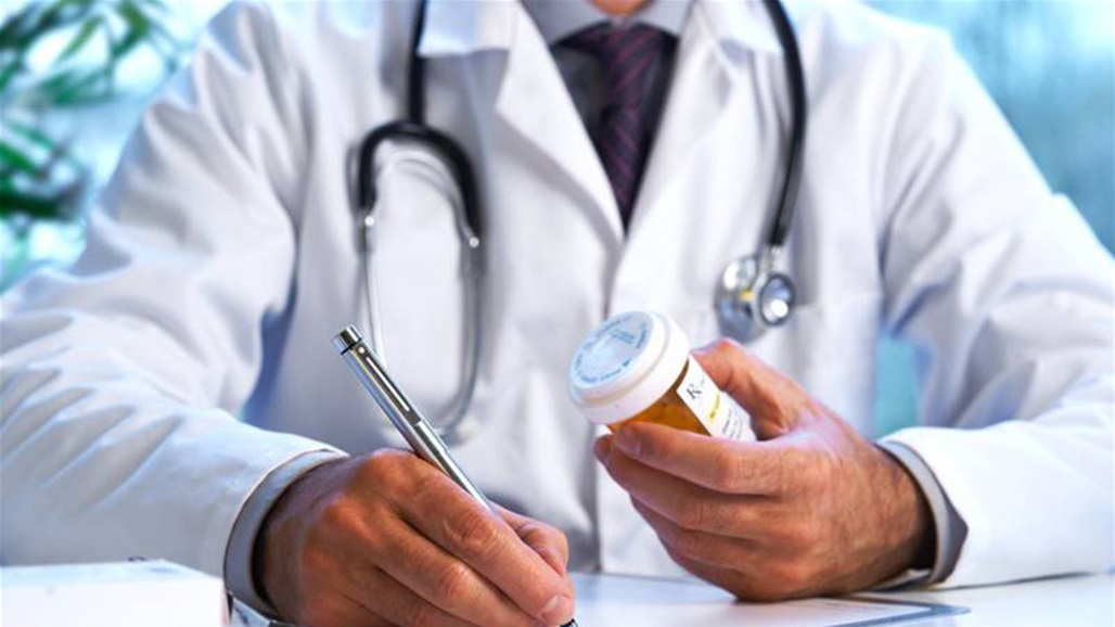 طبيب يتجاوز صلاحياته ويتسبب بـ"العمى" لـ6 مرضى