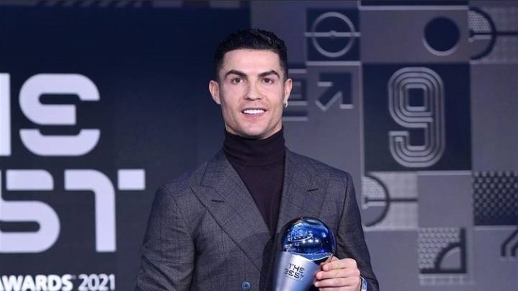 رونالدو وجورجينا يتألقان مع إبنهما بحفل "The Best 2021" (صور)