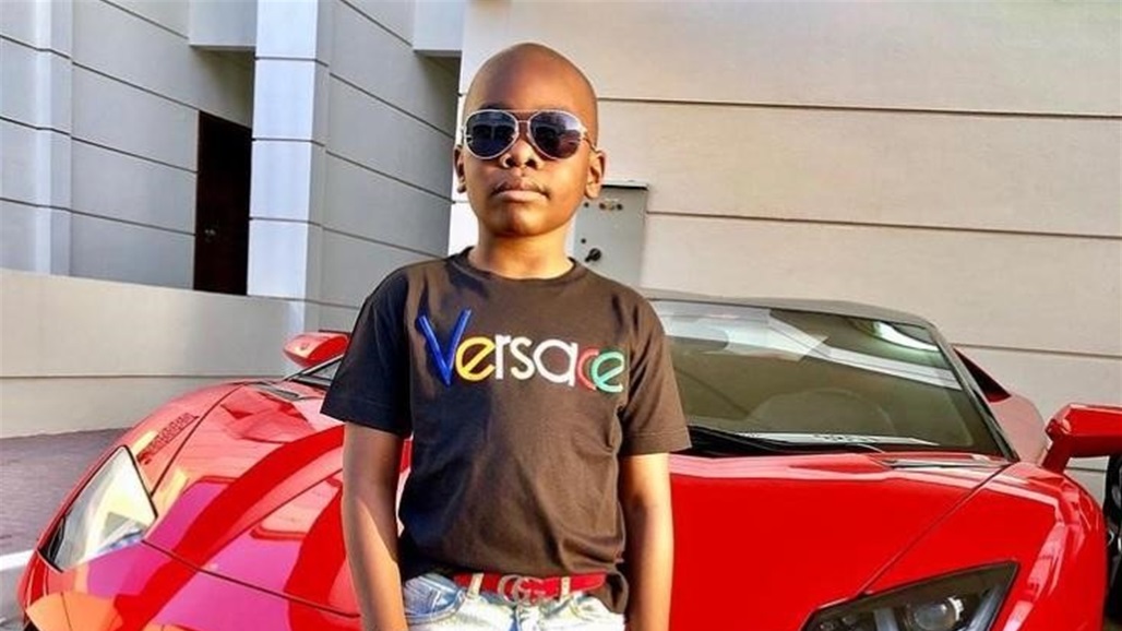 أسطول سيارات وطائرة خاصّة... تعرّفوا إلى أصغر ملياردير في العالم!