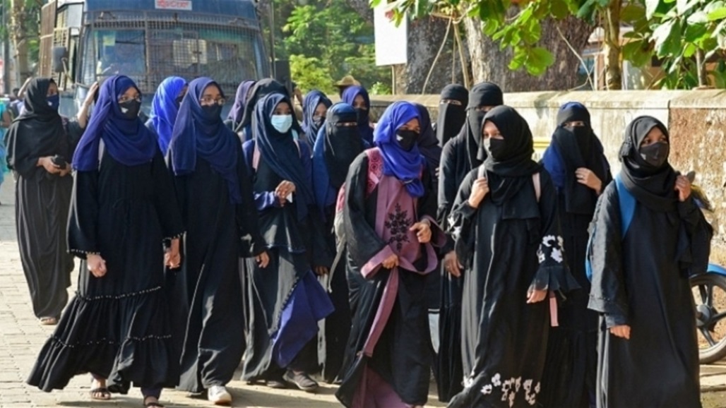 ولاية هندية تمنع الطالبات من ارتداء الحجاب.. وتويتر يغضب
