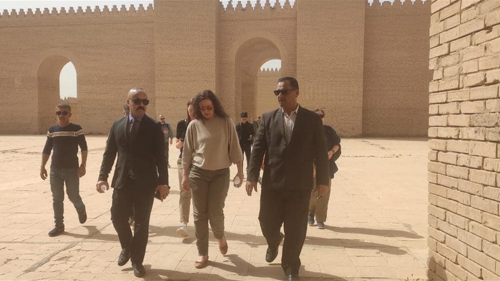 بعثة السفارة الفنلندية في بغداد تزور مدينة بابل الآثرية (صور)