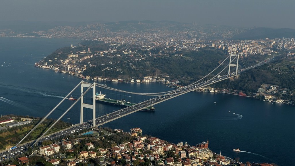 "جسم غريب" يطفو ويرعب إسطنبول