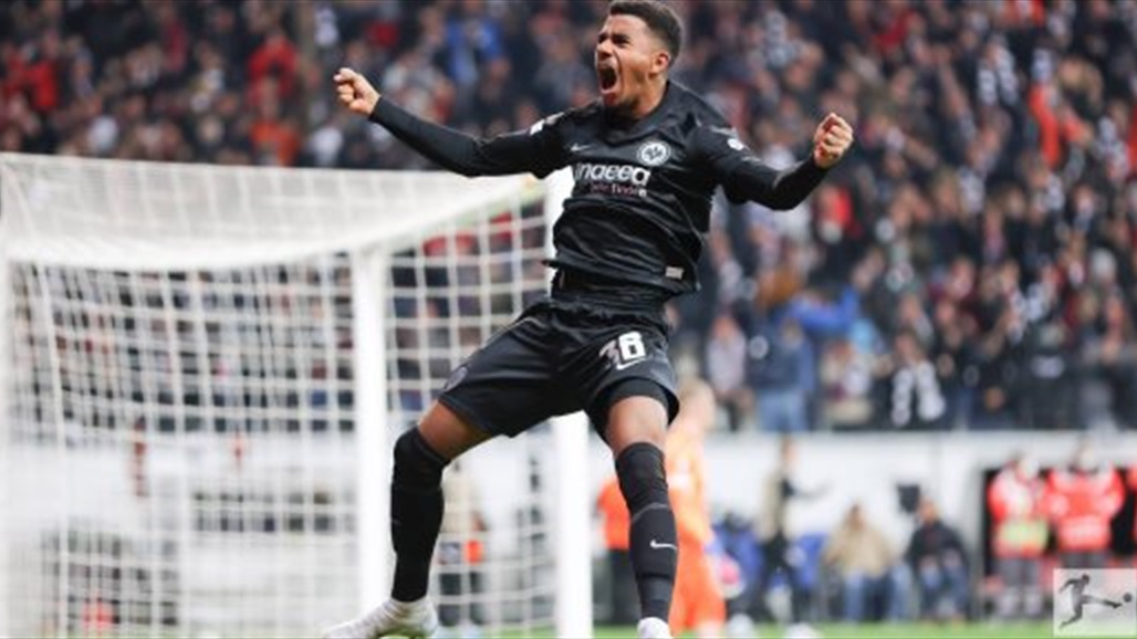 لاعب فرانكفورت يدخل التاريخ من بوابة برشلونة