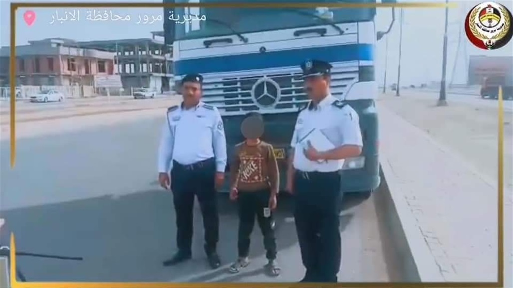 طفل عمره 10 سنوات يقود "تريلة" في الانبار!.. شاهد ردة فعل المرور