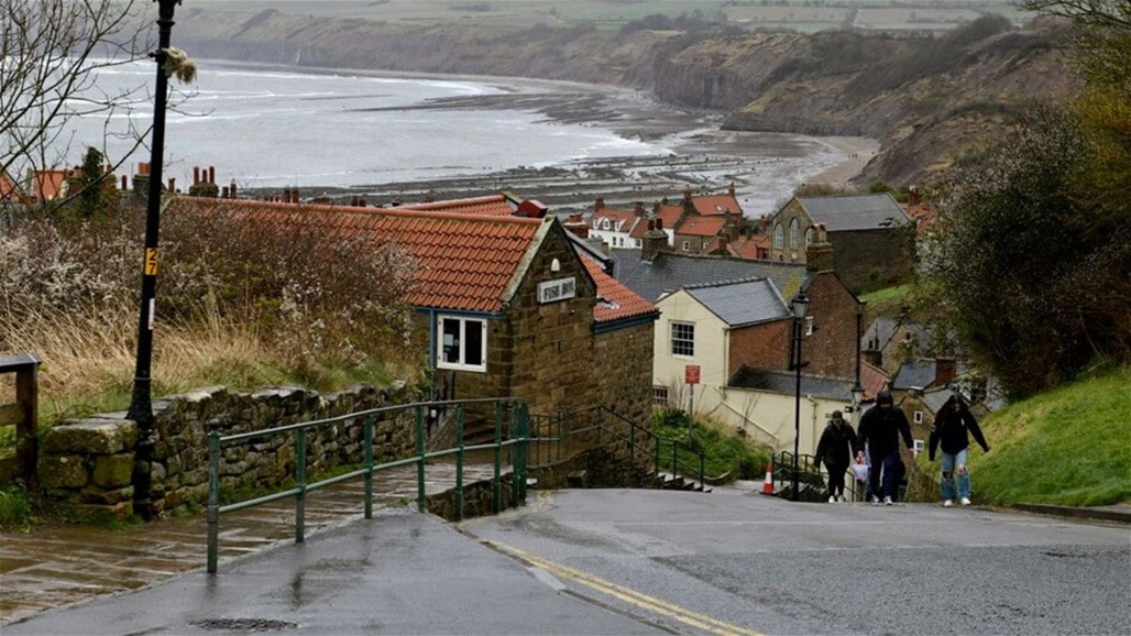 قرية بريطانية يهجرها أهلها ويقطنها السياح (صور)