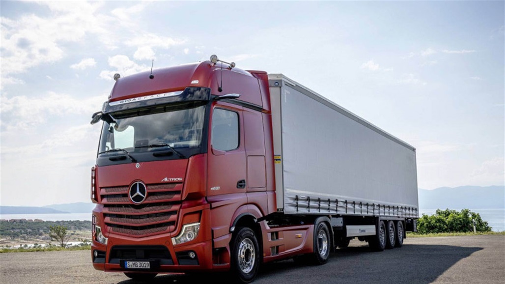 شرطي إيطالي ينقذ سائق شاحنة من الموت بطريقة بطولية