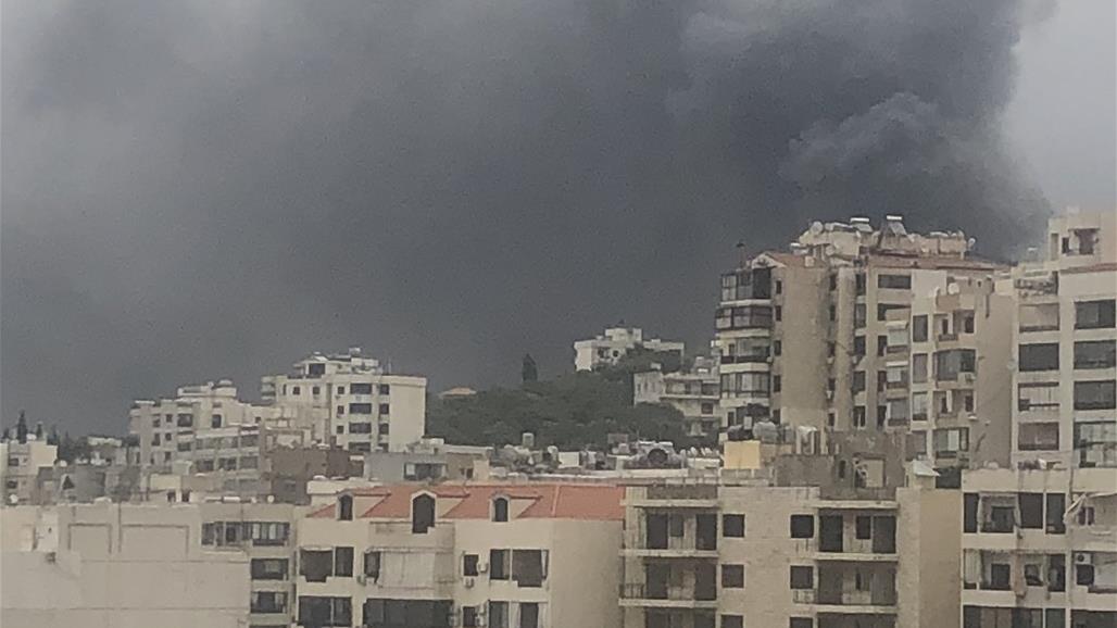 حريق ضخم يلتهم معملا في لبنان (فيديوهات)