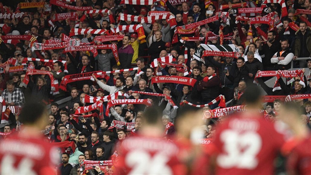 جماهير ليفربول تساند رونالدو الغائب عن مواجهة مانشستر يونايتد (فيديو)