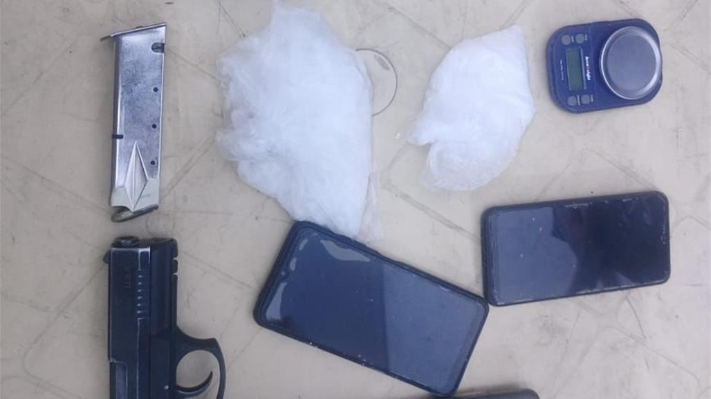 أحدهما منتسب امني.. القبض على متهمين اثنين يتاجرون بالمواد المخدرة في بغداد (صورة) 