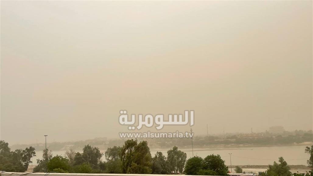 بالصور.. الغبار يملأ سماء بغداد بعد وصول العاصفة الترابية