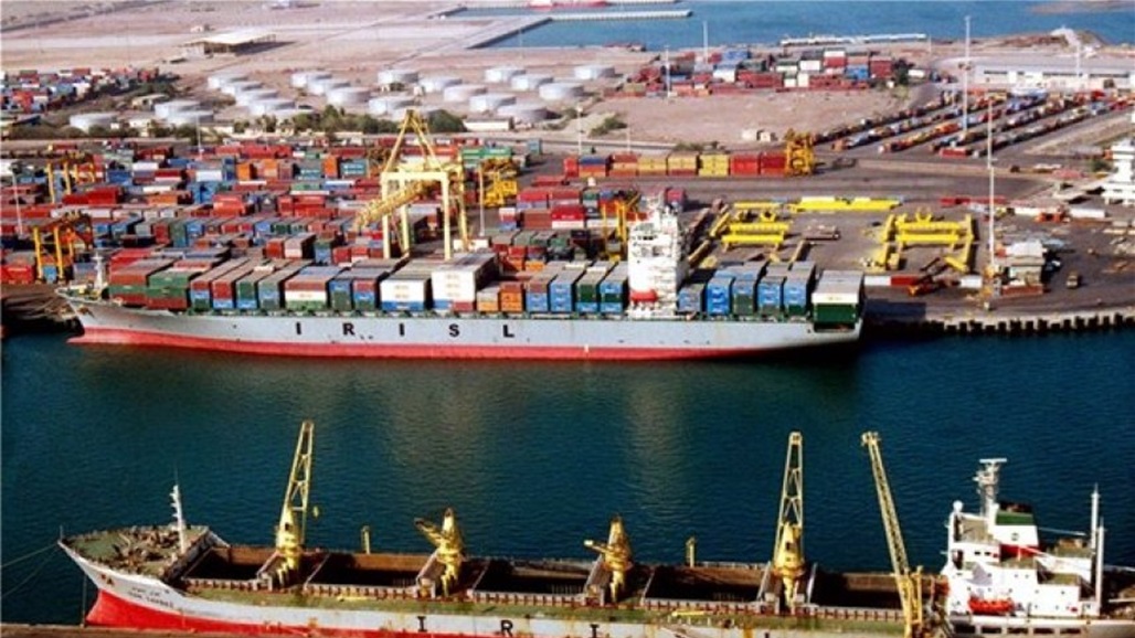 بعد 21 عاما من الانقطاع.. رسو أول سفينة تحمل شحنة ترانزيت للإمارات بميناء ايراني
