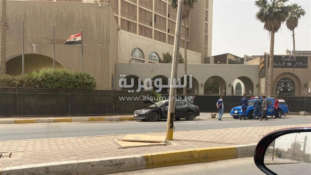 قوة أمنية تقطع شارعاً وسط بغداد لاشتباهها بوجود سيارة مفخخة (صور) - عاجل 