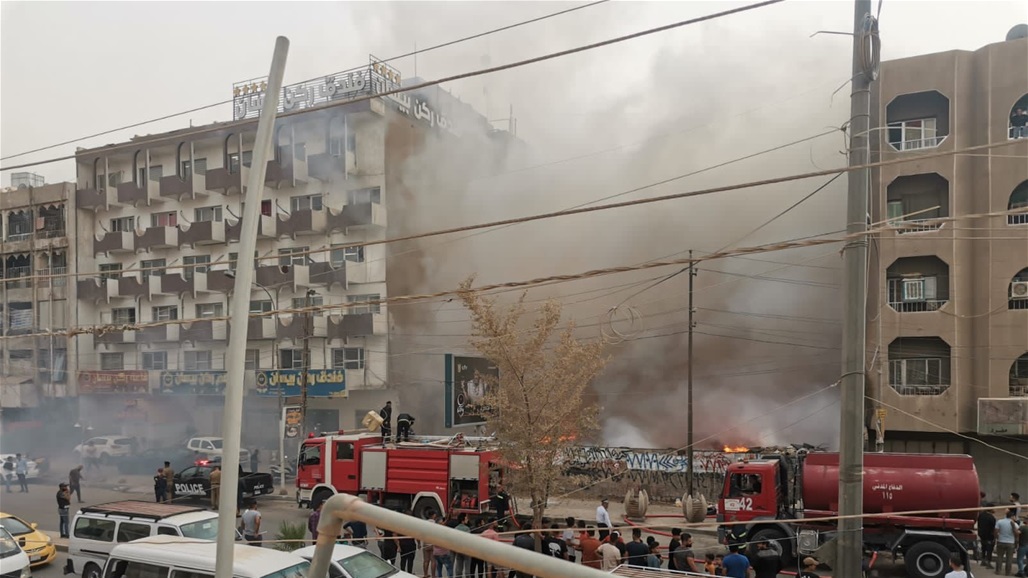 "نفايات" تتسبب بحريق قرب فندق بداخله نزلاء في بغداد