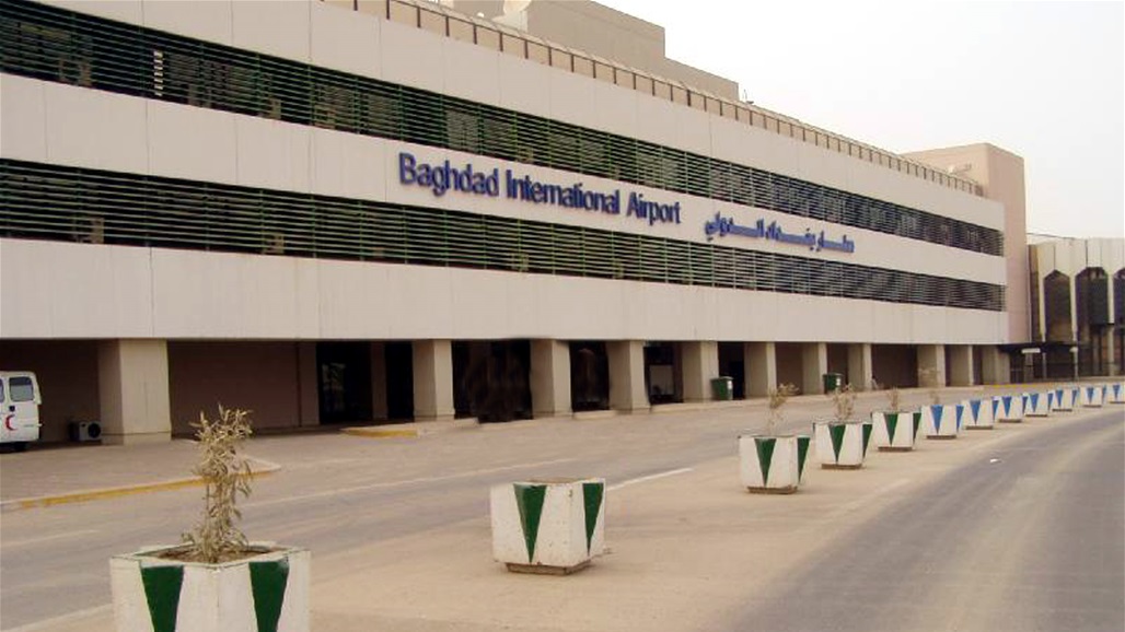 عراك بالأيدي بين مدير بالملاحة ومراقب جوي.. ما علاقة وزير النقل؟