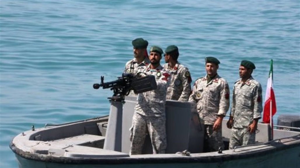 إيران تحتجز سفينة أجنبية وتتهم طاقمها بنقل وقود مهرب