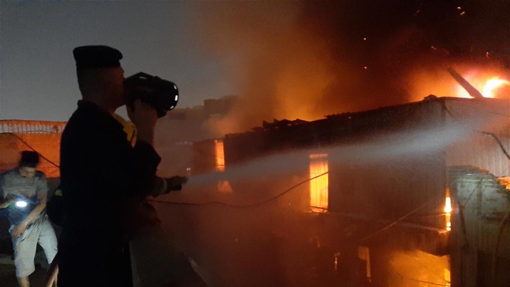 الدفاع المدني تخمد حريقا اندلع بمطعم داخل أزقة منطقة الكاظمية (صور)