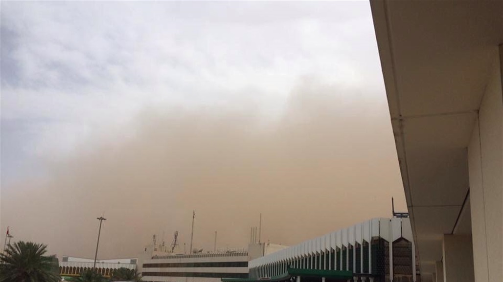 العاصفة الترابية تتسبب بتعليق الرحلات الجوية في مطاري بغداد والنجف