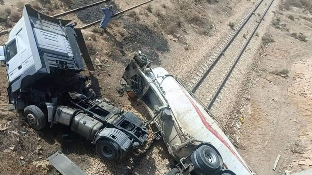 سقوط مركبة من أعلى جسر في بابل (صور)