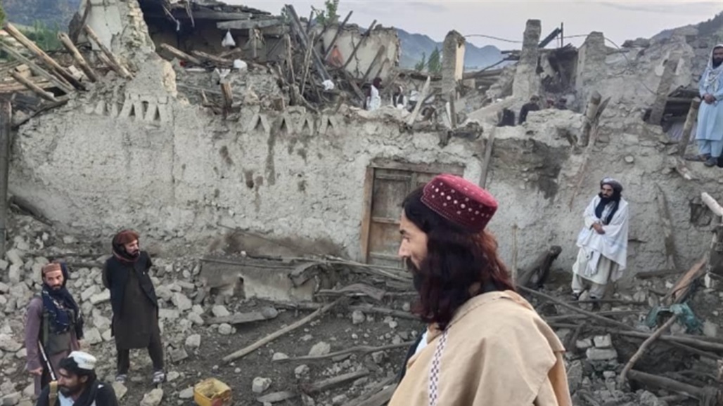 ارتفاع قتلى الزلزال المدمر في افغانستان إلى 950 قتيلاً - عاجل