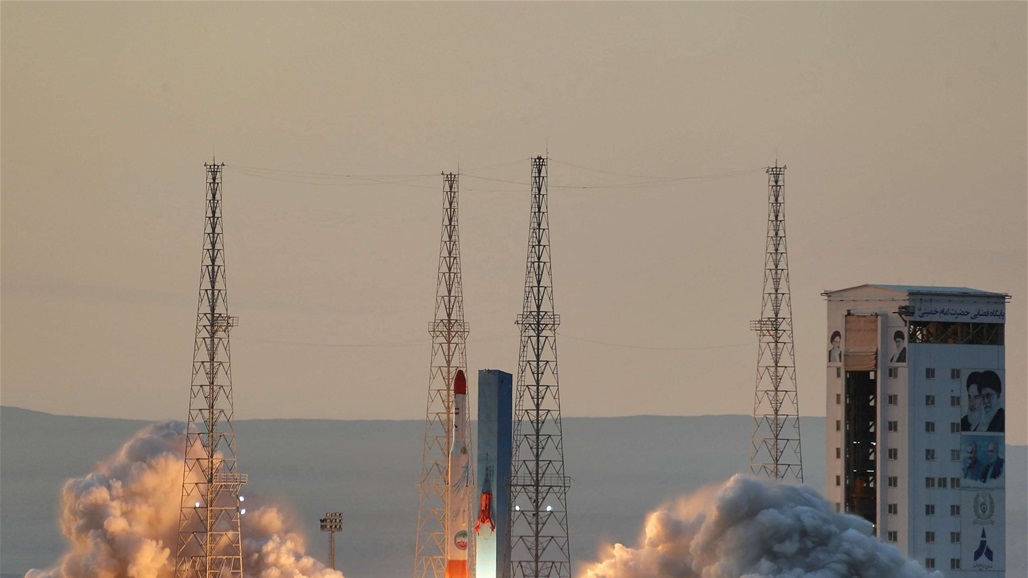 ايران تطلق صاروخا قادرا على حمل الاقمار الصناعية