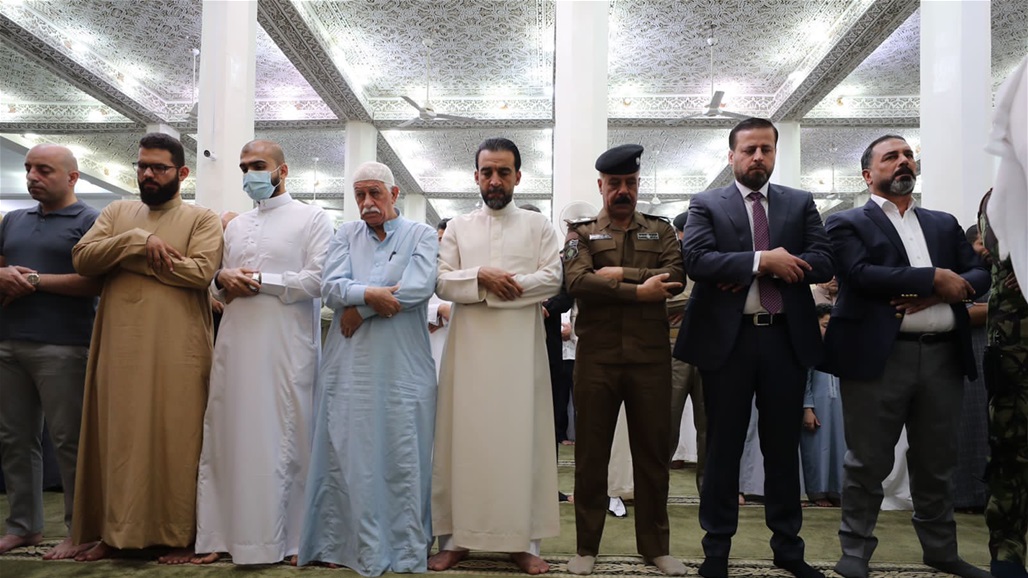 بالصور.. الحلبوسي يؤدي صلاة عيد الأضحى في الرمادي
