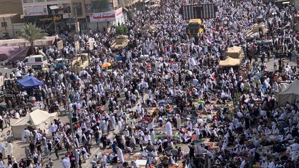 مرتدين الأكفان.. صور من الأعلى تظهر تجمع المصلين في مدينة الصدر