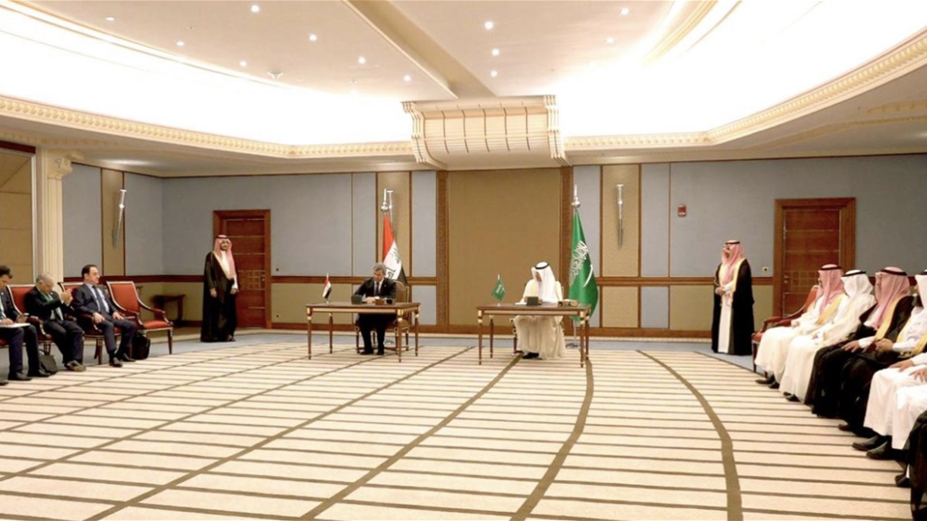 العراق والسعودية يوقعان اتفاقية الربط الكهربائي مع الخليج