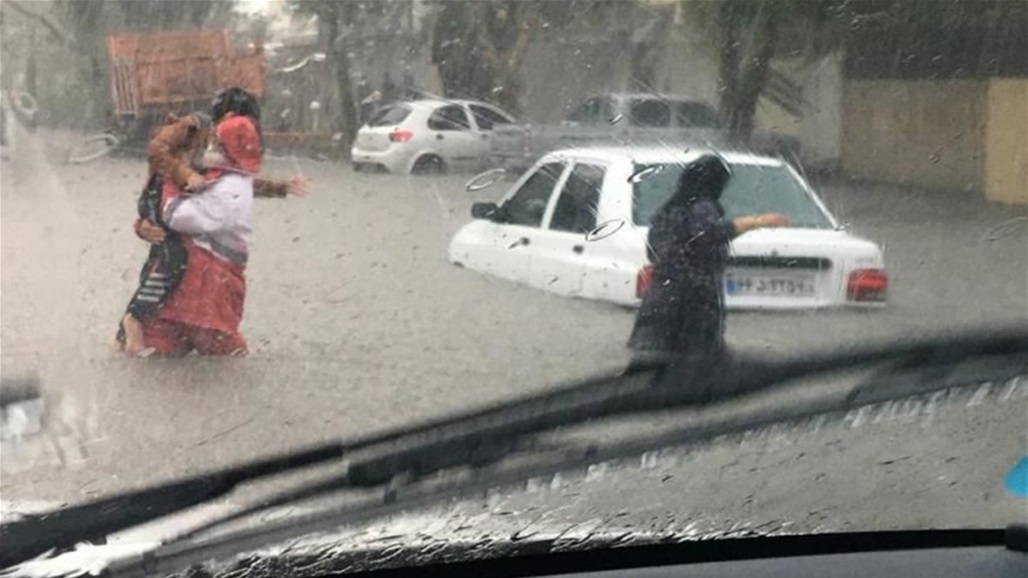مصرع وإصابة 12 شخصا إثر سقوط أمطار غزيرة في طهران 