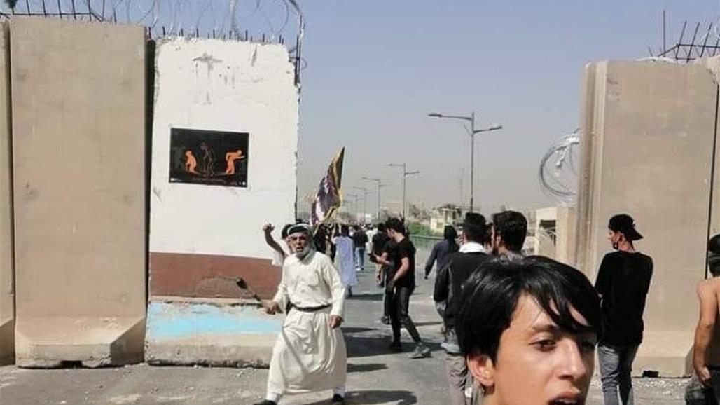 بعد عبور جسر الجمهورية.. المتظاهرون يصلون بوابة المنطقة الخضراء (صور)